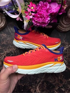 Hoka One Clifton 8
Comfort/Athletic
Lifestyle Shoes
Size 7 for Women